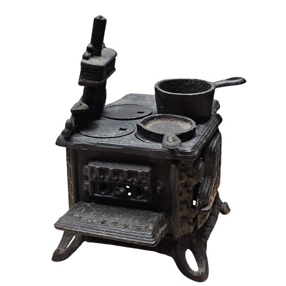 Vintage Queen Cast Iron Child's Toy Salesman Sample Stove Fry Pan Sauce Pan - Picture 11 of 11